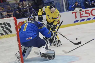 Сборная Казахстана уступила Швеции на ЧМ по хоккею 