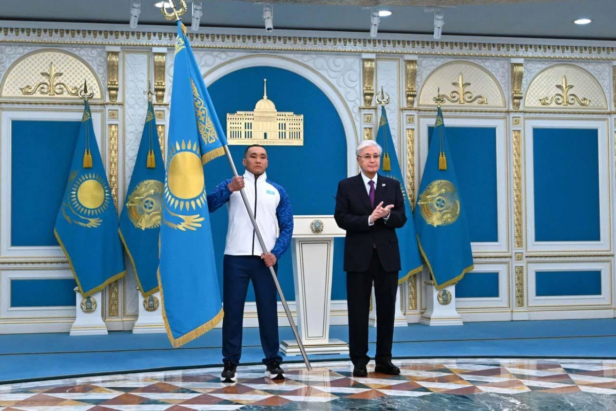 Паралимпиец Ербол Хамитов тоже знаменосец