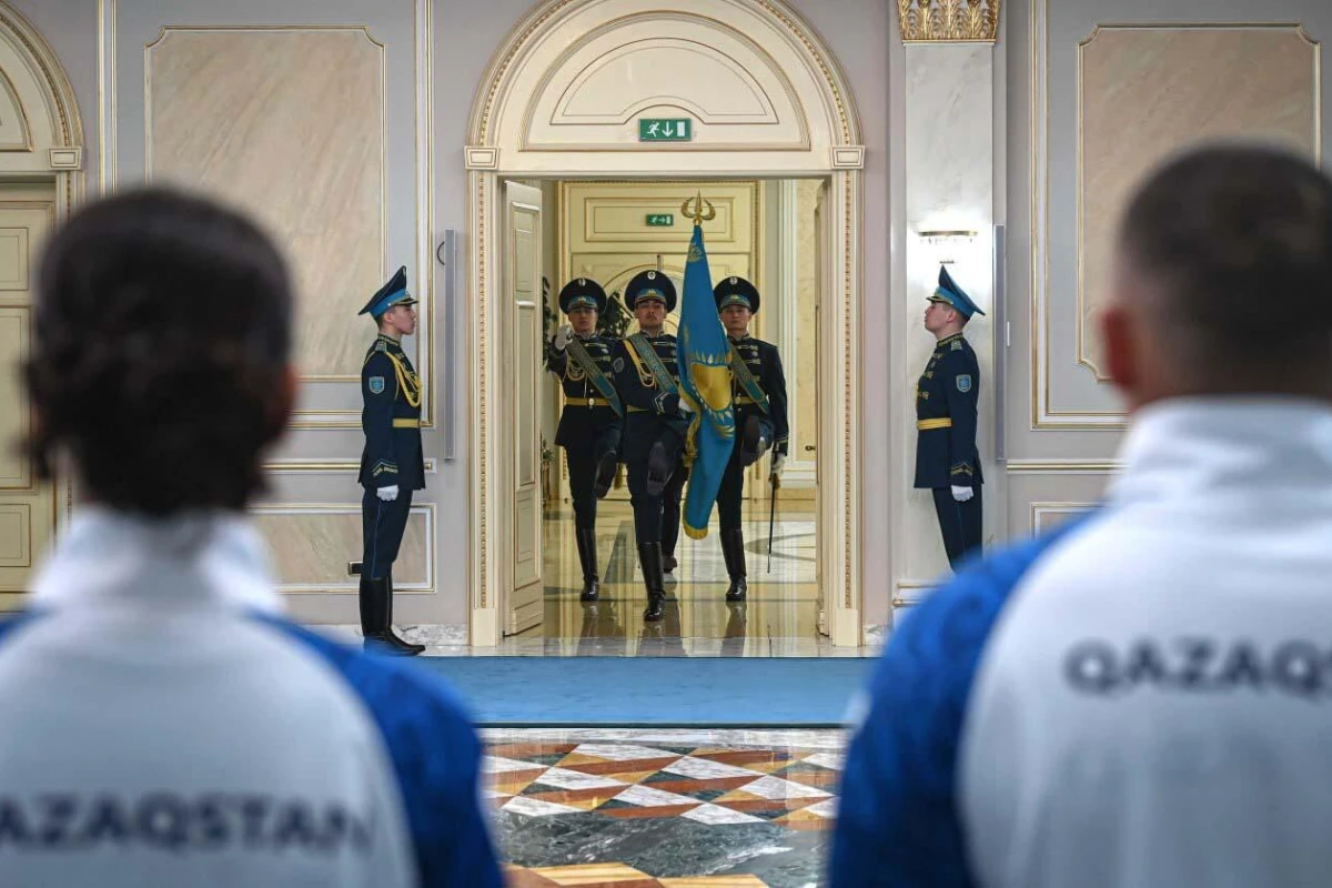 Вынос Флага РК прошел торжественно