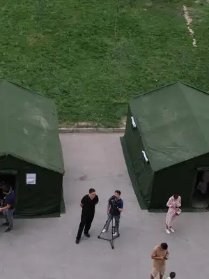 Палатки, биотуалеты, раскладушки - что происходит в алматинском ЖК Аккент после пожара 