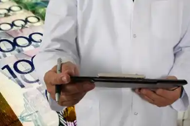 Нур-Султан и Алматы лидируют по объёмам выплат компенсаций медикам за заражение COVID-19 и пневмонией