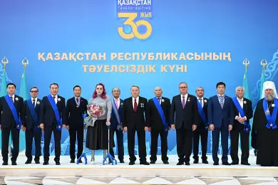 Нурсултан Назарбаев вручил госнаграды группе казахстанцев 