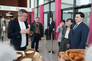 Президента ВАДА встретили в Астане баурсаками и кумысом 