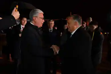 Президент Казахстана Касым-Жомарт Токаев прибыл в Венгрию