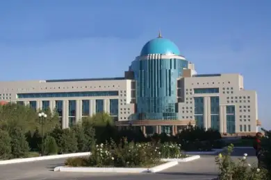 Токаев удостоил университет в Туркестане особого статуса