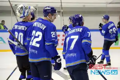 Номад отправился на долгие выездные матчи чемпионата ВХЛ