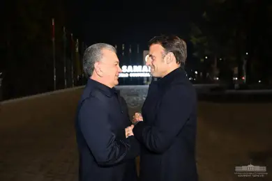 «Дорогой мой друг, добрый вечер» - прибывший из Казахстана Президент Франции прогулялся по ночному Самарканду 