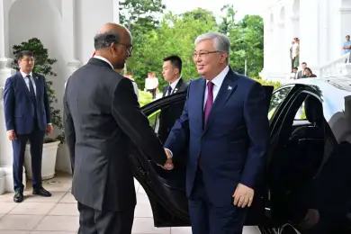 Глава государства прибыл с госвизитом в Сингапур 