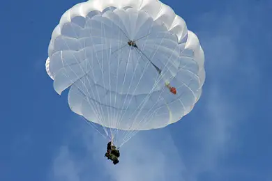 В Алматинской области во время прыжков с парашютом погиб капитан-десантник 