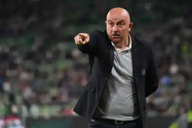 Черчесов "возьмет Калашников", чтобы остановить Холланда