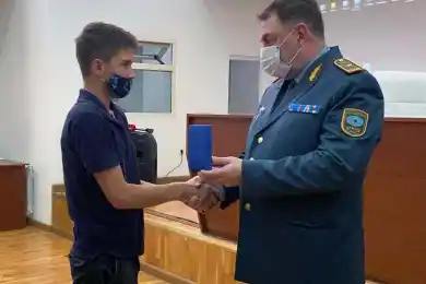 Детям и родным погибших под Таразом пожарных вручили госнаграды