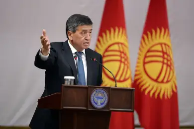 "Я не держусь за власть": Президент Кыргызстана подал в отставку 