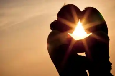 Встретят свою судьбу: названы знака зодиака, которым повезет в любви этой зимой