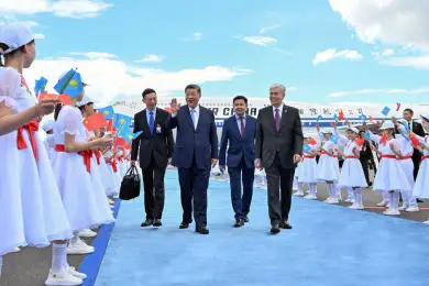 Глава КНР Си Цзиньпин прибыл в Астану  