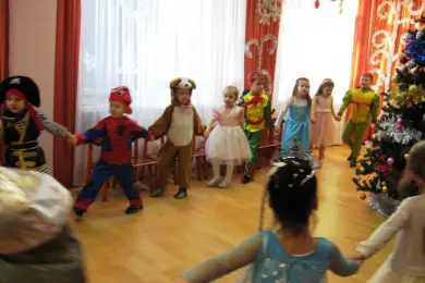 В МОН высказались о массовых предновогодних утренниках в школах и детсадах Казахстана 