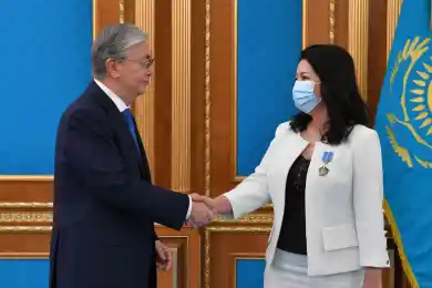 Токаев наградил маму Димаша Кудайбергена, певицу Макпал Жунусову и оперную диву Майру Мухамедказы