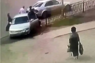 Жезказган: 5-летний ребенок задавил на авто пятерых взрослых 