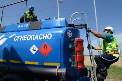 Казахстан будет продлевать запрет на вывоз бензина автотранспортом