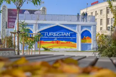 «Есть люди, кто против»: Шукеев эмоционально объяснил, как считают туристов в Туркестане 