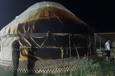 В Шымкенте ночью горел строящийся этноаул - фото 