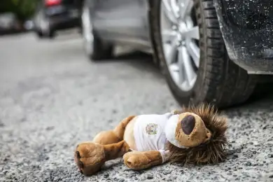 В Жетысае водитель сбил трёх детей, один ребенок скончался от травм 