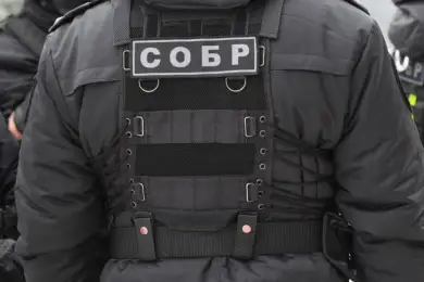 Подозреваемого педофила в Сатпаеве переодели в форму бойца СОБР 