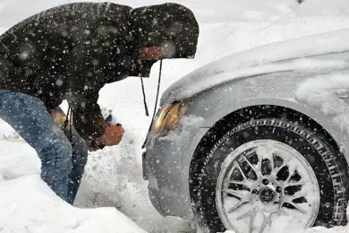 "Рано переобуваться": в Казахстане ограничили движение на 6 автодорогах