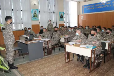 Сержантов Сухопутных войск собрали на обучающие курсы в Щучинске 