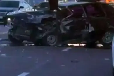 Повезло: после ДТП в Нур-Султане машины всмятку, но водители остались живы – видео 