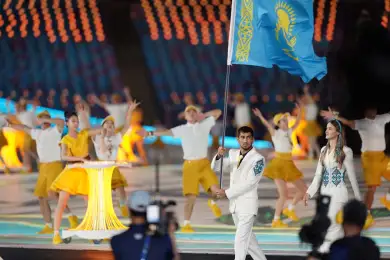 Стильный Казахстан, массовый Китай: самые яркие знаменосцы на открытии Азиатских игр в Гуанчжоу 