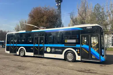 Кондиционеры, USB, маневренность: какие новые троллейбусы закупил акимат Алматы 
