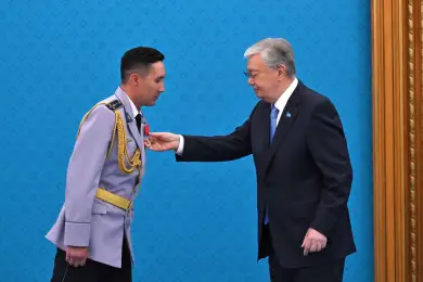 Президент Казахстана вручил госнаграды по случаю Дня защитника Отечества  