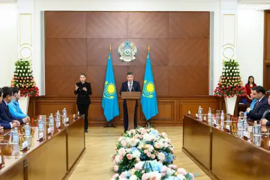 От имени Президента Олжас Бектенов вручил госнаграды призерам и тренерам XXV летних Сурдлимпийских игр 