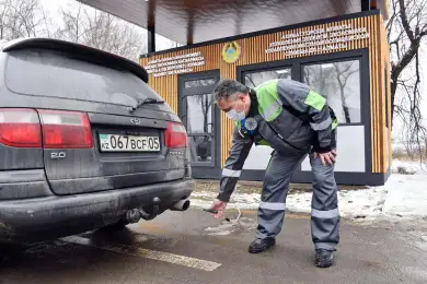 В Алматы будут проверять выхлопы авто, горожане просят протестировать качество бензина на АЗС 