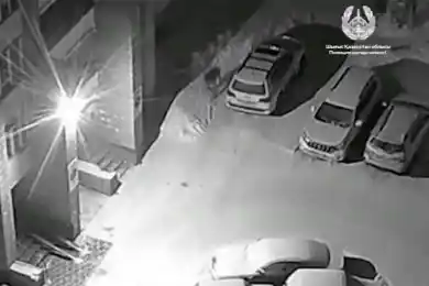 В Усть-Каменогорске поджигатель Lexus-570 попал на видеокамеру