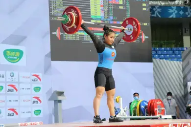 Тяжелоатлеты Казахстана остались без медалей в двух весовых категориях 