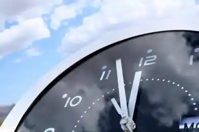 В Восточно-Казахстанской области изменили рабочее время после перевода часов