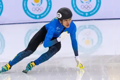 Знаменосец Ажгалиев прошел в 1/4 в шорт-треке на Олимпиаде-2022 