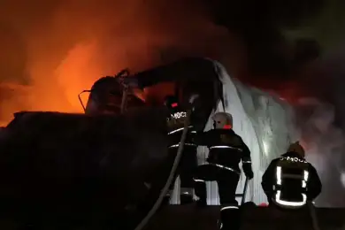 Спасатели показали, как горел и как тушили большой склад в Астане 