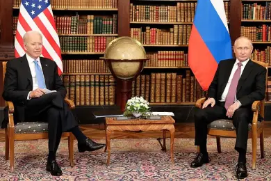 Путин и Байден поприветствовали друг друга, пожав руки 