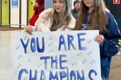 Болельщики приготовили плакаты для хоккеистов "Номада" 
