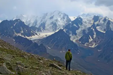 Почему жителям Алматы запрещают ходить в горы, но ТРЦ открывают – ответ Минздрава 