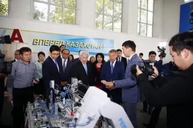Вице-премьер РК Бердибек Сапарбаев встретился с жителями Семея 