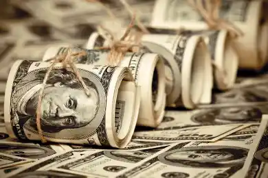 Курс тенге продолжает падать на бирже