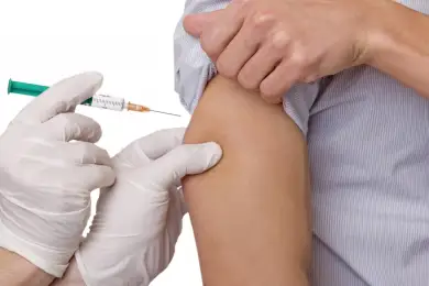 «Всех чипируют через вакцину от COVID-19»: Багдат Мусин ответил, стоит ли верить мифам 