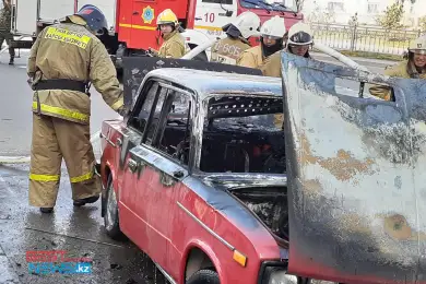 В Нур-Султане горел а/м "ВАЗ-2106" - фото, видео 