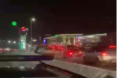 На АЗС Алматы после землетрясения возникли очереди из транспорта 