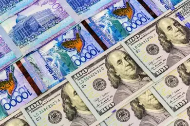 Дневные торги долларом закрылись на бирже на отметке 470 тенге 