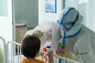 В Казахстане дети стали чаще заражаться «дельта» штаммом коронавируса – иммунолог 