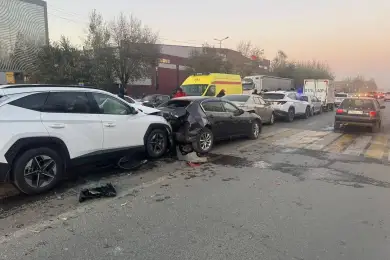 В Семее произошло в аварию попали пять автомобилей 